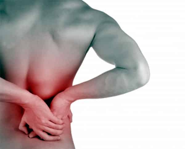 Douleur de dos aiguë représentée comme un signal d'alerte pour le corps.